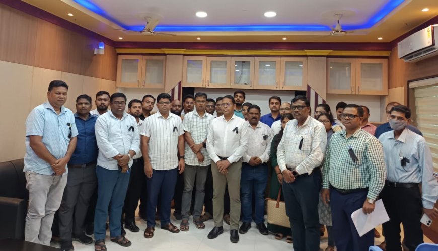 ଓଏଏସ୍ ସଂଘର ସମୂହ ଛୁଟି ପ୍ରଭାବ: ସମଗ୍ର ଜିଲ୍ଲାର ବ୍ଲକ ଓ ତହସିଲ ଅଫିସରେ କାମ ଠପ୍, ଲୋକେ ହନ୍ତସନ୍ତ