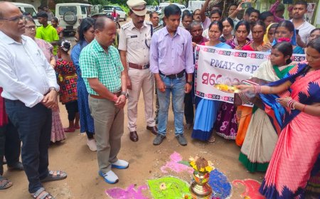 ଜିଲ୍ଲାପାଳଙ୍କ ଦ୍ବାରା ସାମୁହିକ ଗୃହ ପ୍ରବେଶ କାର୍ଯ୍ୟକ୍ରମ ଅନୁଷ୍ଠିତ