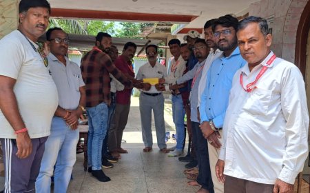 ନବରଙ୍ଗପୁର ଜିଲ୍ଲା ଜର୍ଣ୍ଣାଲିଷ୍ଟ ୱେଲଫେୟାର ଟ୍ରଷ୍ଟ ପକ୍ଷରୁ ଅନୁଦାନ ରାଶି ପ୍ରଦାନ