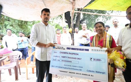 ଡିଡାୟୀ ଯୁବତୀ ଚମ୍ପାଙ୍କ ଗ୍ରାମ ଅମ୍ବଳିବେଡାକୁ ଯାଇ ଶୁଭେଚ୍ଛା ଜଣାଇଲେ ଜିଲ୍ଲାପାଳ