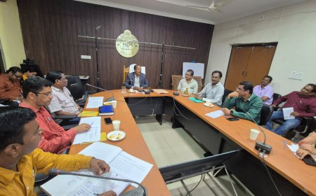 ନୂଆପଡା ଜିଲ୍ଲାପାଳଙ୍କ ବିଦ୍ୟାଳୟ ଓ ଗଣଶିକ୍ଷା ବିଭାଗ ସମୀକ୍ଷା ବୈଠକ:ବିଦ୍ୟାଳୟର ଛାତ୍ରଛାତ୍ରୀ ଉପସ୍ଥାନ ହାରାହାରି ରୁ କମ୍ ରହିଲେ  ଶିକ୍ଷକ ଶିକ୍ଷୟତ୍ରୀ ଦାୟୀ ରହିବେ ଜିଲ୍ଲାପାଳ