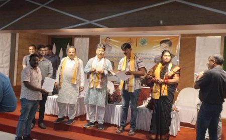 ମାନ୍ୟବର ମନ୍ତ୍ରୀ, ଗୃହ ନିର୍ମାଣ ଓ ନଗର ଉନ୍ନୟନଙ୍କ କରକମଳରେ ୧୬ କୋଟି ଟଙ୍କା ମୂଲ୍ୟର ୬୨ଗୋଟି ପ୍ରକଳ୍ପର ନିର୍ମାଣ କାର୍ଯ୍ୟାଦେଶ ବଣ୍ଟନ