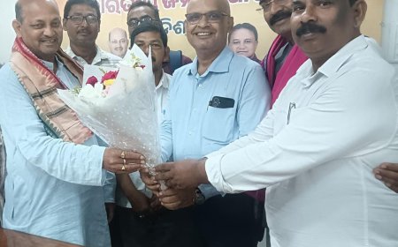 ରାଜ୍ୟ ପ୍ରାଥମିକ ଶିକ୍ଷକ ମହାସଙ୍ଘ ତରଫରୁ ପୂର୍ବତନ କେନ୍ଦ୍ରମନ୍ତ୍ରୀ ଶ୍ରୀଯୁକ୍ତ ବିଶ୍ୱେଶ୍ୱର ଟୁଡୁଙ୍କ