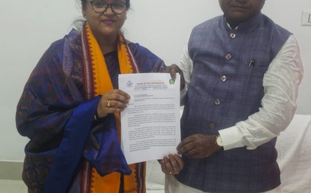 ଖରିଆର ରୋଡ଼ ଏନ୍ ଏ ସି ଅଧ୍ୟକ୍ଷା ଡ଼ଃ. ସୋନିଆ ଗୋଲଡି ଅଗ୍ରୱାଲ  ମୁଖ୍ୟମନ୍ତ୍ରୀଙ୍କୁ ନିଜ ବାସ ଗୃହରେ ସ୍ବାଗତ କରି ପରିଷଦର ଉନ୍ନତି ପାଇଁ ବିଭିନ୍ନ ଦାବି ଉପସ୍ଥାପିତ କଲେ