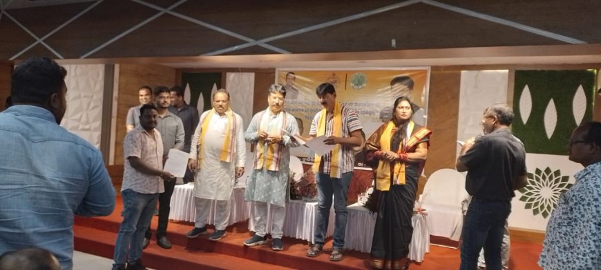 ମାନ୍ୟବର ମନ୍ତ୍ରୀ, ଗୃହ ନିର୍ମାଣ ଓ ନଗର ଉନ୍ନୟନଙ୍କ କରକମଳରେ ୧୬ କୋଟି ଟଙ୍କା ମୂଲ୍ୟର ୬୨ଗୋଟି ପ୍ରକଳ୍ପର ନିର୍ମାଣ କାର୍ଯ୍ୟାଦେଶ ବଣ୍ଟନ