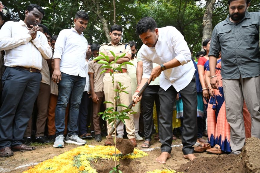 ଜିଲ୍ଲାସ୍ତରୀୟ ଏକ୍ ପେଡ୍ ମା କେ ନାମ୍ ୨.୦’ ଅଭିଯାନ କାର୍ଯ୍ୟକ୍ରମ:ଜିଲ୍ଲାରେ ଲାଗିବ ୨ ଲକ୍ଷ ରୁ ଉର୍ଦ୍ଧ୍ବ ଚାରା