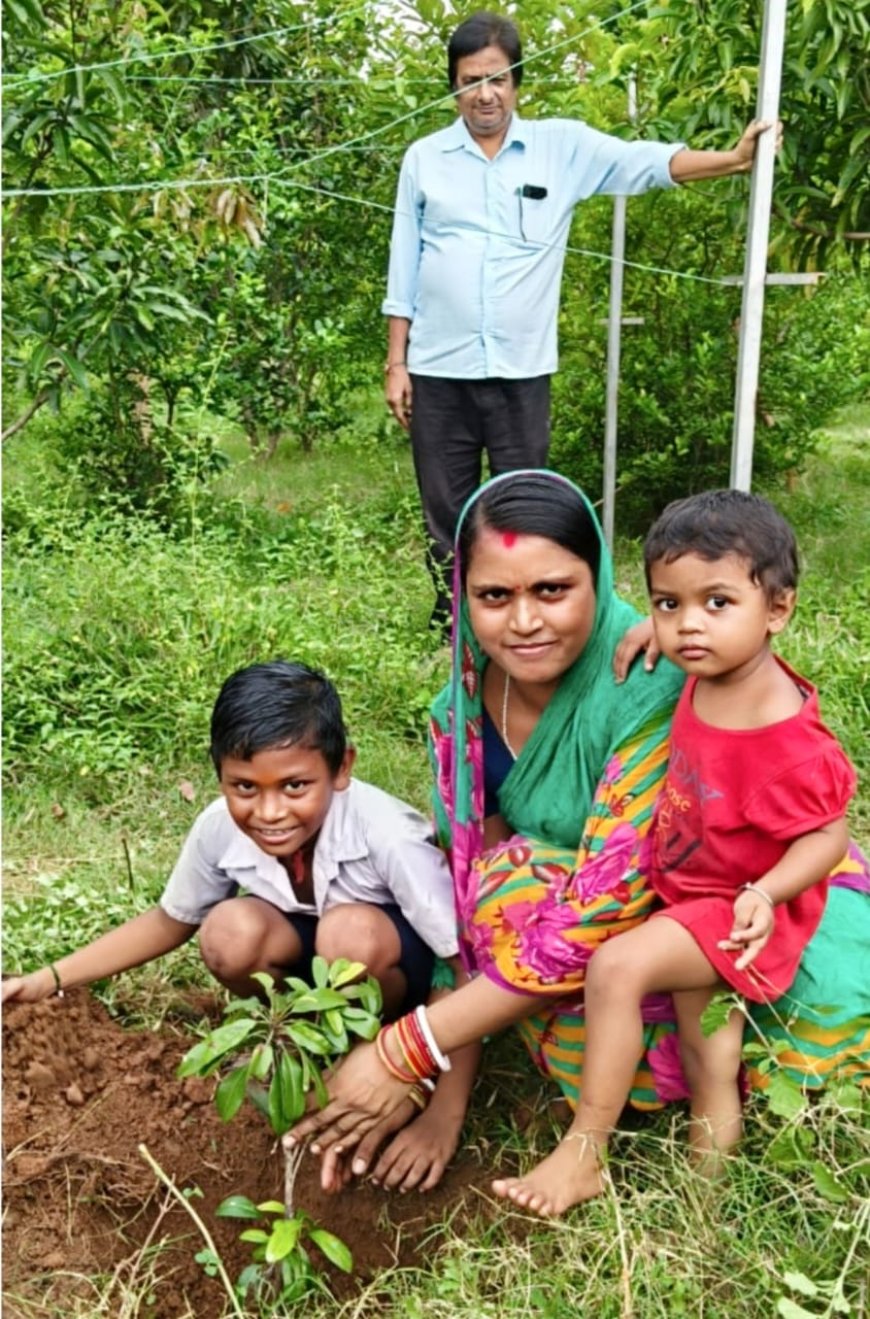 ପୁଅର ଜିଦ ଆଗରେ ହାରମାନିଲେ ପିତାମାତା - ବିଦ୍ୟାଳୟରେ ଗଛ ଲଗାଇଲେ ଛାତ୍ର