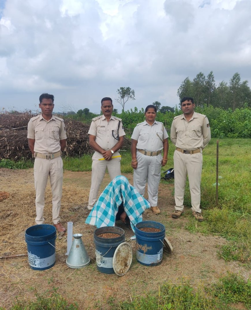 ୧୫ ଲିଟର ଚୋରା ଦେଶୀ ହାତ ରନ୍ଧା ମଦ ଜବତ