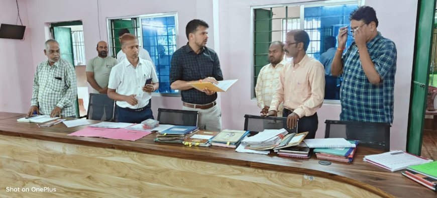 ତାର୍ଲାକୋଟା ଗ୍ରାମ ପଞ୍ଚାୟତରେ ବିଭିନ୍ନ ଉନ୍ନୟନ ମୂଳକ କାର୍ଯ୍ୟ ସମୀକ୍ଷା କଲେ ଜିଲ୍ଲାପାଳ