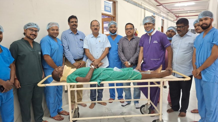 ନୂଆପଡା ଜିଲ୍ଲା ମୁଖ୍ୟ ଚିକିତ୍ସାଳୟରେ  ପ୍ରଥମଥର ପାଇଁ ବିରଳ ମେରୁଦଣ୍ଡ ଅପରେସନ ହେଲା : ଜିଲ୍ଲାପାଳଙ୍କ ପ୍ରୋତ୍ସାହନ ଏବଂ ତାଙ୍କ ପ୍ରଚେଷ୍ଟାରେ ଉନ୍ନତ ଓ ଟି ସ୍ଥାପନ ପାଇଁ ଏହା ହୋଇପାରିଲା - ସି ଡି ଏମ୍ ଓ