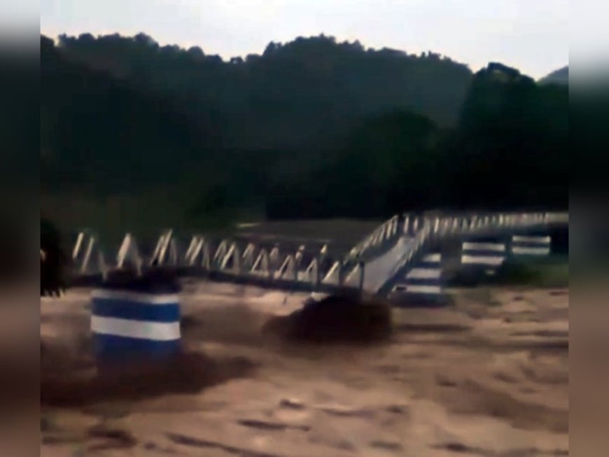 13 people have died in landslides in the North Bengal hills,