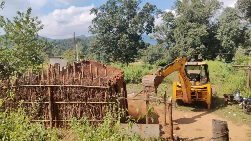ତୁମୁଡିବନ୍ଧରେ ବୁଲିଲା ବୁଲ ଡୋଜର : ସରକାରୀ ଜମି ଜବରଦଖଲ ଅଭିଯୋଗ ରେ ୬ଟି ଘର ଭାଙ୍ଗିଲା ପ୍ରଶାସନ
