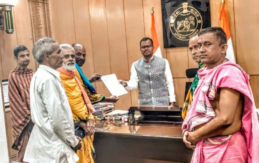 ଡିସେମ୍ବର ୧ରୁ ଜିଲ୍ଲାପାଳ ଅଫିସ ଆଗରେ ସେବାୟତଙ୍କ ଧାରଣା ପ୍ରଜ୍ବଳିତ ଦୀପ ସହ ଆଣ୍ଠେଇ ଅଭିନବ ଉପାୟରେ କରିବେ ବିରୋଧ ପ୍ରଦର୍ଶନ ଜିଲ୍ଲା ପାଳଙ୍କ ମାଧ୍ୟମରେ ମୁଖ୍ୟମନ୍ତ୍ରୀଙ୍କୁ ଦାବିପତ୍ର ପ୍ରଦାନ