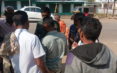 ଅସହାୟ ଙ୍କୁ ସାହାଯ୍ୟ ର ହାତ ବଢ଼ାଇଲେ ବାଲିଗୁଡା ବିଧାୟକ ଚକ୍ରମଣୀ କଂହର  ଏବଂ ତୁମୁଡିବନ୍ଧ ବ୍ଲକ ବିଜେଡି ସଭାପତି  ପ୍ରମୋଦ ସାହୁ.