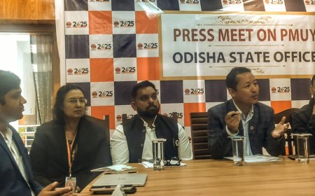 ପ୍ରଧାନମନ୍ତ୍ରୀ ଉଜ୍ବଳା ଯୋଜନା ନେଇ ସାମ୍ବାଦିକ ସମ୍ମିଳନୀ ତୃତୀୟ ପର୍ଯ୍ୟାୟରେ 25 ଲକ୍ଷ ଅତିରିକ୍ତ ସଂଯୋଗ ନିଃଶୁଳ୍କ ପ୍ରଦାନ କରାଯିବ