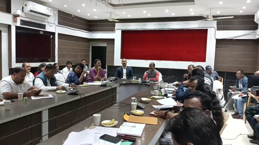 ନୂଆପଡ଼ାରେ ଜିଲ୍ଲା ଉନ୍ନୟନ ସମିତି ଓ ଗ୍ରାମୋଦୟ ବୈଠକ ଅନୁଷ୍ଠିତ lଜିଲ୍ଲାରେ ଚାକିରୀ ଆଶାୟୀଙ୍କୁ ତାଲିମ ଦେବାକୁ ଜିଲ୍ଲାପାଳଙ୍କ ଆହ୍ଵାନ l