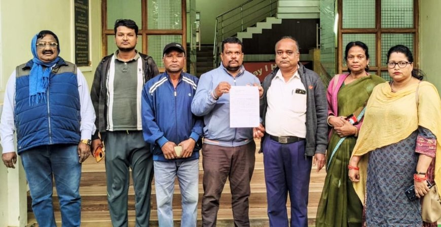 ଥାନାକୁ ଡାକି ଛାତ୍ରଙ୍କୁ ମାଡ ଘଟଣା ଜିଲ୍ଲା କଂଗ୍ରେସ ପକ୍ଷରୁ ଏସପିଙ୍କ ଉଦ୍ଦେଶ୍ୟରେ ଦାବିପତ୍ର ପ୍ରଦାନ