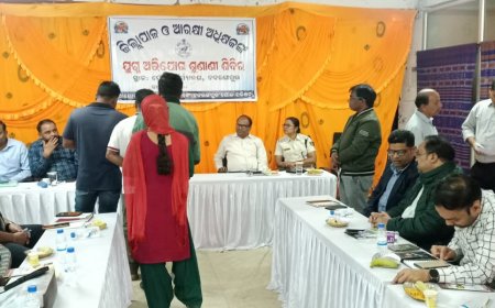 ନବରଙ୍ଗପୁର ଠାରେ ଜିଲ୍ଲାପାଳଙ୍କ ଅଧ୍ୟକ୍ଷତାରେ ଏକ ଜନଶୁଣାଣି ଶିବିର ଅନୁଷ୍ଠିତ