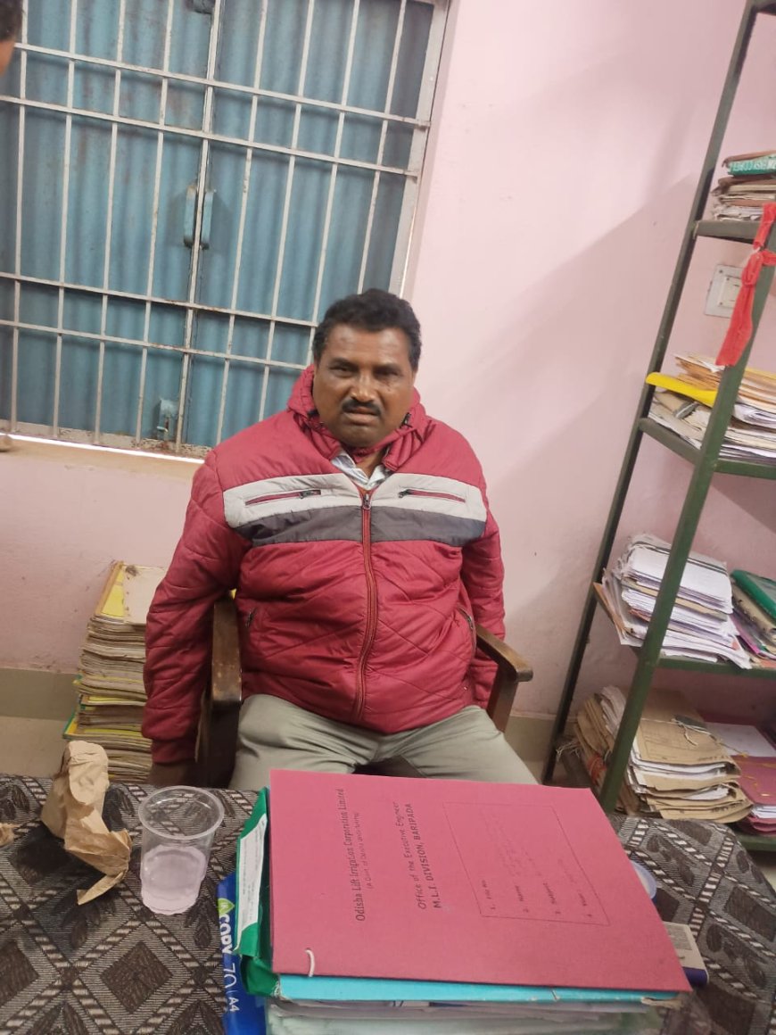 SRI HAREKRUSHNA SING, AEE AND SRI SUBRAT MOHANTY, JE , BOTH OF OLIC, UDALA SUB-DIVISION , DIST-MAYURBHANJ NABBED BY ODISHA VIGILANCE FOR TAKING BRIBE RS.60,000/- FROM A CONTRACTOR FOR CLEARING HIS PENDING BILLS
