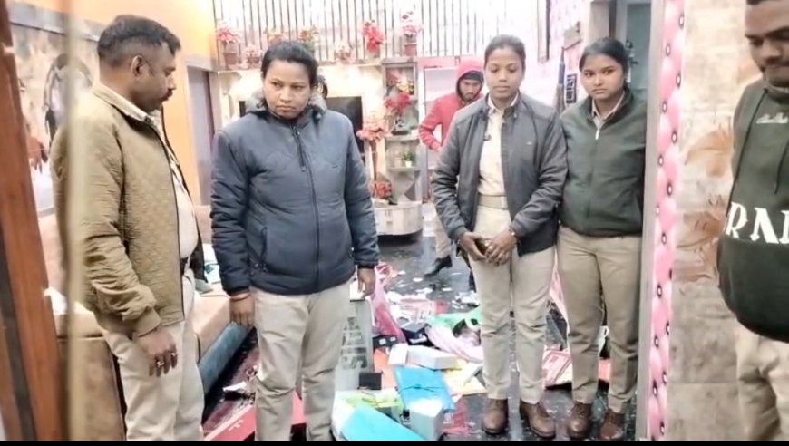 କେଉଁଝର ପୋଲିସ ଦ୍ୱାରା ବେଆଇନ ଗୋରୁ ମାଫିଆଙ୍କ ବିରୁଦ୍ଧରେ ଘର ଉପରେ ଚଢାଉ କରି ବେଆଇନ ଭାର ଅର୍ଜିତ କରିଥିବା କୋଟି କୋଟି ନଗଦ ଟଙ୍କା ସହ ସୁନା ଗହଣା ଓ ବହୁ ମୂଲ୍ୟବାନ ସାମଗ୍ରୀ ଜବତ