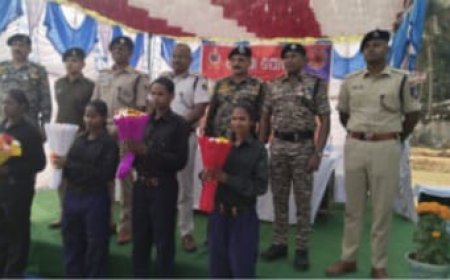 ୪ ଜଣ ଛତିଶଗଡି ମାଓବାଦୀ ଙ୍କ ଆତ୍ମ ସମର୍ପଣ : ବନ୍ଧୁକ,ଜୀବନ୍ତ ଗୁଳି ଏବଂ ବହୁ ମାଓ ସାମଗ୍ରୀ ଜବତ