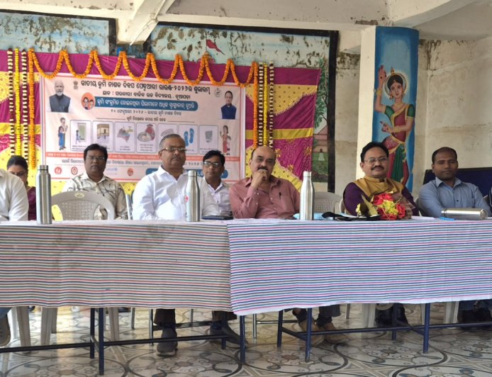 ନୂଆପଡ଼ାରେ ଜାତୀୟ କୃମି ନାଶକ ଦିବସ ପାଳିତ:ସମଗ୍ର ଜିଲ୍ଲାର ସମସ୍ତ ବିଦ୍ୟାଳୟ ଅଙ୍ଗନୱାଡ଼ି କେନ୍ଦ୍ରରେ ସାମୁହିକ ଔଷଧ ସେବନ