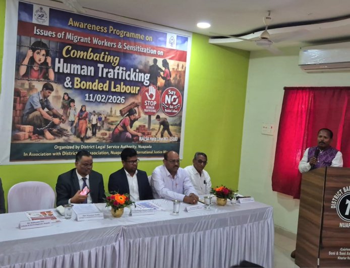 ନୂଆପଡା ଜିଲ୍ଲା ଆଇନ ସେବା ପ୍ରାଧିକରଣ ଆନୁକୂଲ୍ୟରେ ପ୍ରବାସୀ ଶ୍ରମିକଙ୍କ ସଚେତନତା ଶିବିର ଅନୁଷ୍ଠିତ