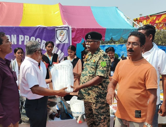 ବିଏସଏଫ ପକ୍ଷ୍ୟରୁ ଜନ ସମ୍ପର୍କ ଶିଶିର, ଦୁର୍ଗମ ଅଂଚଳକୁ ମୁଖ୍ୟ ଧାରା ସହ ଯୋଡ଼ି ରଖିବାକୁ ସର୍ବଦା ପ୍ରୟାସ