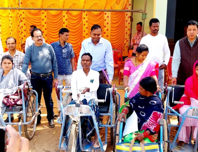 ଡ଼ାବୁଗାଁ ଠାରେ ଜିଲ୍ଲାପାଳ ଏବଂ ଆରକ୍ଷୀ ଅଧିକ୍ଷକ ଙ୍କ ଯୁଗ୍ମ ଅଧ୍ୟକ୍ଷତାରେ ଏକ ଜନଶୁଣାଣି ଶିବିର ଅନୁଷ୍ଠିତ