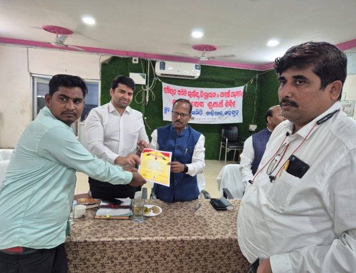 ଖଡିଆଳରେ ଜିଲ୍ଲାପାଳଙ୍କ ଯୁଗ୍ମ ଅଭିଯୋଗ ଶୁଣାଣୀ ଶିବିର ଅନୁଷ୍ଠିତ