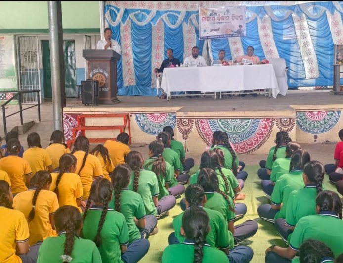 ପିଏମ୍ ଶ୍ରୀ ସରକାରୀ ବାଳିକା ଉଚ୍ଚ ବିଦ୍ୟାଳୟ, ଖରିଆର ରୋଡରେ ଜାତୀୟ ବିଜ୍ଞାନ ଦିବସ ପାଳିତ