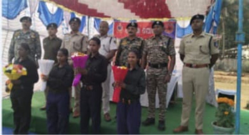 ୪ ଜଣ ଛତିଶଗଡି ମାଓବାଦୀ ଙ୍କ ଆତ୍ମ ସମର୍ପଣ : ବନ୍ଧୁକ,ଜୀବନ୍ତ ଗୁଳି ଏବଂ ବହୁ ମାଓ ସାମଗ୍ରୀ ଜବତ