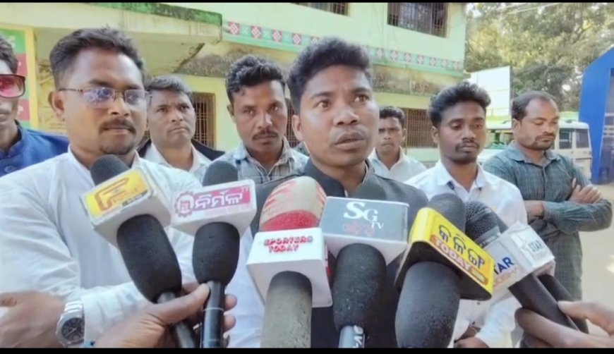 DMF ପାଣ୍ଠିକୁ ନେଇ  ସରପଞ୍ଚ ସଂଘ ଦୁଇ ଦଫା ଦାବିକୁ ନେଇ ବି. ଡି. ଓ. ଙ୍କୁ ଦାବିପତ୍ର