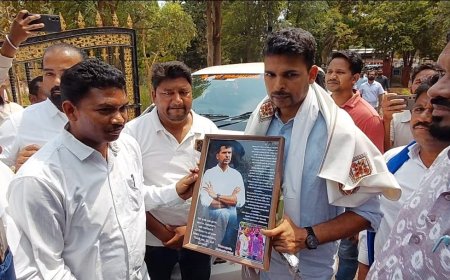 ଜିଲ୍ଲାପାଳଙ୍କ ବିଦାୟ ବେଳେ କାନ୍ଦିଲେ ଆଦିବାସୀ ସମାଜ: ମାଲକାନଗିରିରେ ସୃଷ୍ଟି ହେଲା ଏକ ଅଶ୍ରୁଳ ପରିବେଶ