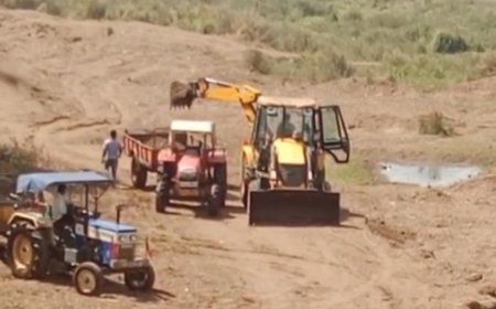 ।। ମୁଖ୍ୟ ରାସ୍ତା ସମ୍ମୁଖରେ ଖୋଲାମ୍ ଖୋଲା ବେଆଇନ ବାଲି ଚାଲାଣ ।।