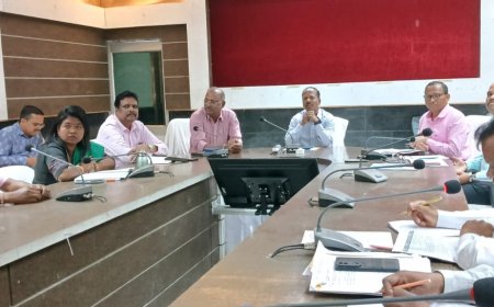 ନୂଆପଡ଼ାରେ ଜିଲ୍ଲା ଉନ୍ନୟନ ଓ ଗ୍ରାମଦୟ ବୈଠକ: ସମନ୍ୱୟ ମାଧ୍ୟମରେ ଦ୍ରୁତ ଉନ୍ନତି ଉପରେ ଗୁରୁତ୍ୱ