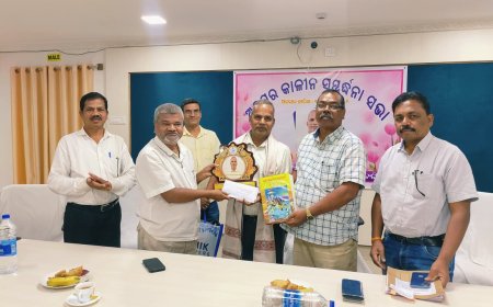 ମାଲକାନଗିରି ଜିଲ୍ଲାପାଳଙ୍କ ପିଏ  ପ୍ରକାଶ ଚନ୍ଦ୍ର ସ୍ୱାଇଁଙ୍କ ଅବସରକାଳୀନ ସମ୍ବର୍ଦ୍ଧନା ସଭା ଅନୁଷ୍ଠିତ