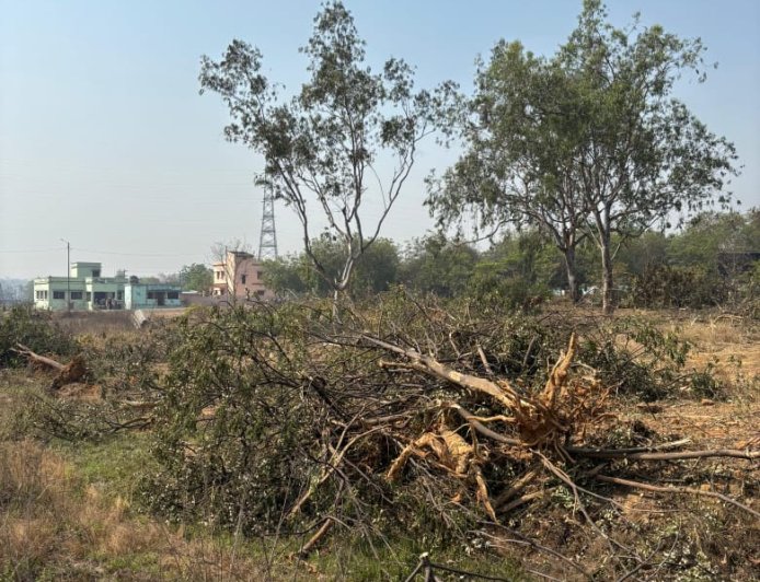 କଲେଜ ସମ୍ମୁଖରେ ବସ୍ ଷ୍ଟାଣ୍ଡ ହେବାକୁ ବିରୋଧ