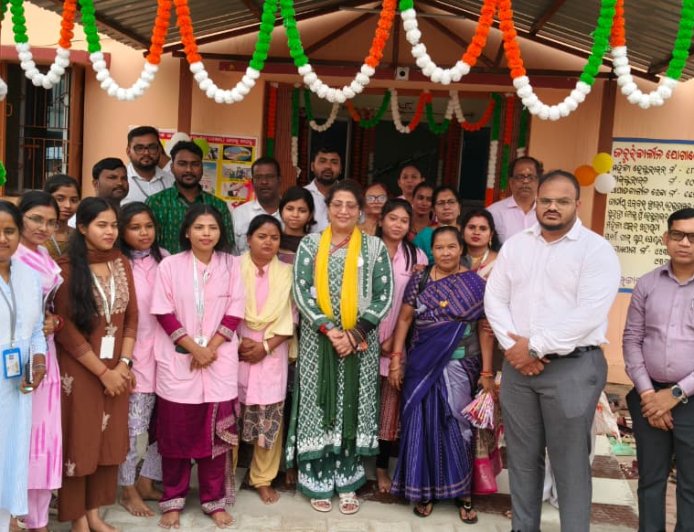 ମାଲକାନଗିରି ଜିଲ୍ଲା ଗସ୍ତ କଲେ ମହିଳା ଓ ଶିଶୁ ବିକାଶ ସଚିବ ଡଃ ମୃଣାଳିନୀ ଦର୍ଶାଲ; ପୁଷ୍ଟିହୀନତା ଦୂରୀକରଣ ଉପରେ ଗୁରୁତ୍ୱ