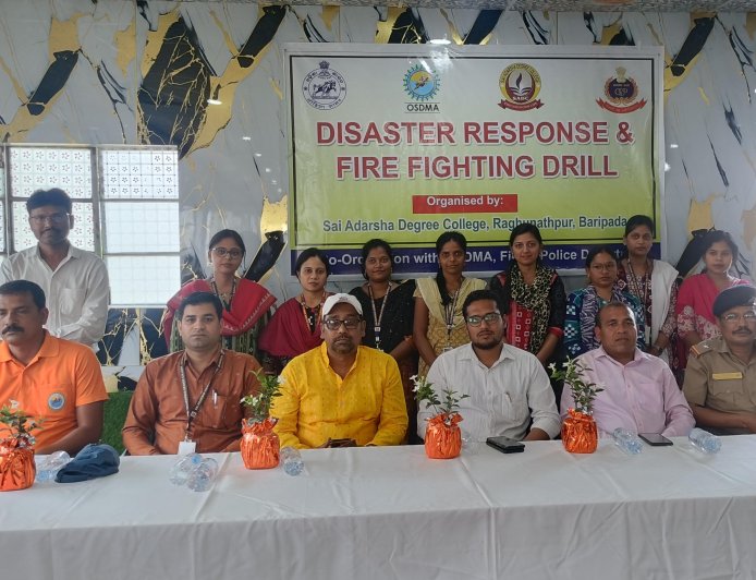 ଆଦର୍ଶ ସ୍ନାତକ ମହାବିଦ୍ୟାଳୟରେ ବିପର୍ଯ୍ଯୟ ପ୍ରଶମନ ଓ ଅଗ୍ନି ନିର୍ବାପକ ଡ୍ରିଲ ଅନୁଷ୍ଠିତ