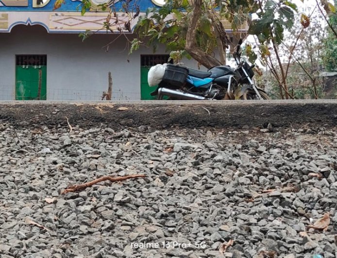 ମରାମତି ନ ହୋଇ ରାସ୍ତା ବିପଦକୁ ଡାକୁଛି