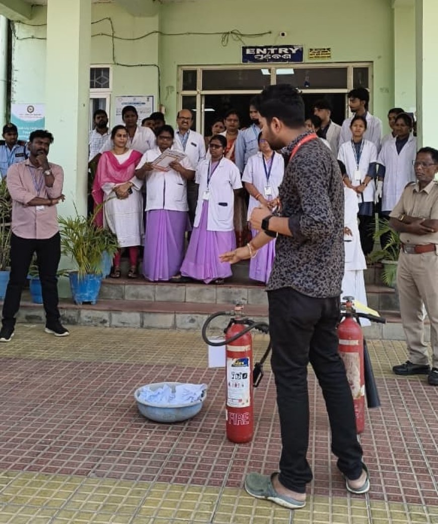 ମାଲକାନଗିରି ଜିଲ୍ଲା ମୁଖ୍ୟ ଚିକିତ୍ସାଳୟରେ ଅଗ୍ନିଶମ ମକ୍ ଡ୍ରିଲ୍ ଅନୁଷ୍ଠିତ:ଜରୁରୀକାଳୀନ ସ୍ଥିତିର ମୁକାବିଲା ପାଇଁ କର୍ମଚାରୀଙ୍କୁ ପ୍ରଶିକ୍ଷଣ