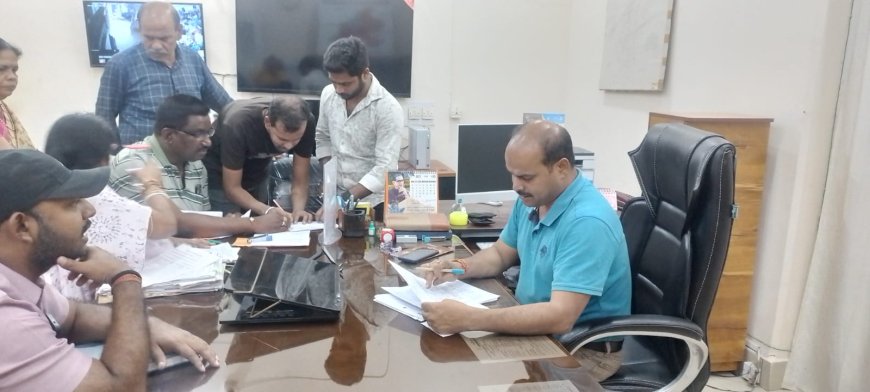 ଉପଜିଲ୍ଲାପାଳଙ୍କ ବଦଳି ଆଦେଶ ବାତିଲ ଦାବି: ସମୁହ ପ୍ରତିବାଦ, ଦୀପ ଜାଳିଲେ ସେବାୟତ,ଭକ୍ତି ପୁଷ୍ପାର୍ଘ୍ଯ ପ୍ରଦାନ, ସୋସିଆଲ ମିଡିଆରେ ବୁଦ୍ଧିଜୀବୀଙ୍କ ତୀବ୍ର ପ୍ରତିକ୍ରିୟା,