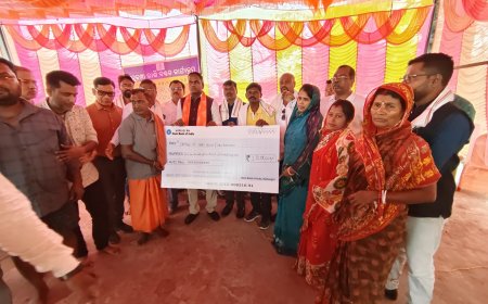 କ୍ଷତିପୂରଣ ସହ ଶାନ୍ତିର ବାର୍ତ୍ତା:ମୃତ ଲାକେ ପଡ଼ିଆମୀଙ୍କ ପରିବାରକୁ ମିଳିଲା ୨୦ ଲକ୍ଷ ଟଙ୍କାର ଅନୁକମ୍ପା ରାଶି-- ଏମଭି-୨୬ ଗ୍ରାମବାସୀଙ୍କୁ  କ୍ଷତିପୂରଣ ପ୍ରଦାନ