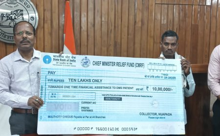 ନୂଆପଡାରେ ମାଂସପେଶୀ ଦୁର୍ବଳତା ରୋଗରେ ପୀଡିତ ଶିଶୁର ପରିବାରକୁ ୧୦ ଲକ୍ଷ ଟଙ୍କାର ଚେକ୍ ପ୍ରଦାନ କଲେ ଜିଲ୍ଲାପାଳ