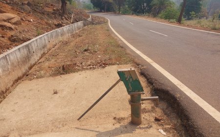 ଅଚଳ ଅବସ୍ଥାରେ ପଡ଼ି ରହିଛି ନଳକୂଅ ଖରା ତାତିରେ ଶୋଷ ମେଣ୍ଟାଇବା ପାଇ ପାଣି ବୁନ୍ଦାଏ ମିଳୁନି