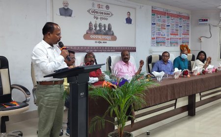 ନୂଆପଡ଼ାରେ“ଓଡ଼ିଆ ପକ୍ଷ”ପାଳନ ଅବସରରେ ବନ୍ଦନୀୟ ବରପୁତ୍ର ଆଲୋଚନାଚକ୍ର ଓ କବିତା ପାଠୋତ୍ସବ ଅନୁଷ୍ଠିତ