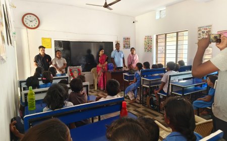 ଆମ୍ବେଦକର ଜୟନ୍ତୀ ଉପଲକ୍ଷେ ଗ୍ରାମର ଯୁବକମାନେ ଛାତ୍ର ଛାତ୍ରୀ ମାନଙ୍କୁ  ଚକଲେଟ ଏବଂ କଲମ ବଣ୍ଟନ