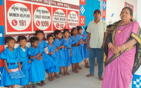 ସରକାରୀ ଉନ୍ନୀତ ଉଚ୍ଚ ବିଦ୍ୟାଳୟ ବଡହାତନାବେଡାରେ ପୋଷାକ ବିତରଣ