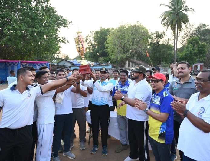 ଓଡ଼ିଶା ଦିବସରେ ପ୍ରଶାସନ ଓ ପୋଲିସ ଏକାଦଶ ମଧ୍ୟରେ ବନ୍ଧୁତ୍ୱପୂର୍ଣ୍ଣ କ୍ରିକେଟ୍ ମ୍ୟାଚ୍‌ରେ ପୋଲିସ-୧୧ ବିଜୟୀ